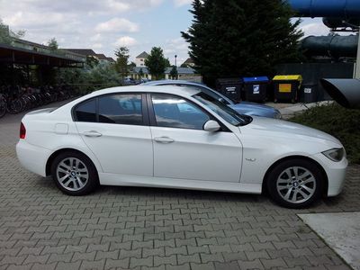 Gebraucht BMW 318 143 PS (105 kW) 2007 Weiß Limousine