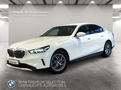 Weiß Gebraucht 2024 BMW 520 Comfort Edition Limousine | 51.980 € (Fairer Preis)