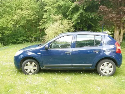 Gebraucht Dacia Sandero 75 PS (55 kW) 2009 Blau Kleinwagen