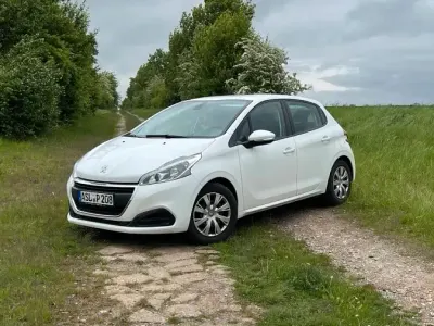 Gebraucht Peugeot 208 101 PS (74 kW) 2019 Weiß Kleinwagen