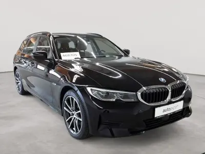 Gebraucht BMW 330 Advantage 184 PS (135 kW) 2021 Schwarz uni Kombi