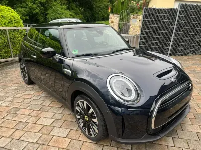 Gebraucht Mini Cooper SE 135 kW (184 PS) 2023 Schwarz Kleinwagen