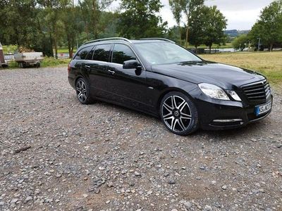 Schwarz Gebraucht 2011 Mercedes E200 Limousine | 9.000 € (Fairer Preis)