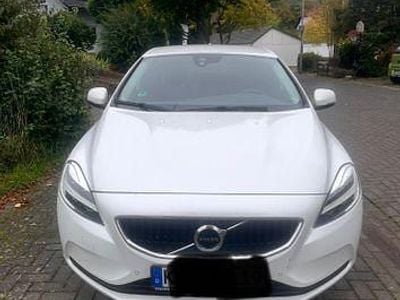 Gebraucht Volvo V40 Inscription 120 PS (88 kW) 2017 Weiß Limousine