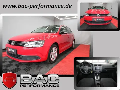 Gebraucht VW Jetta Comfortline 140 PS (102 kW) 2011 Rot Limousine