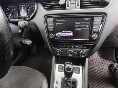 Gebraucht Skoda Octavia Elegance 150 PS (110 kW) 2014 Weiß Kleinwagen