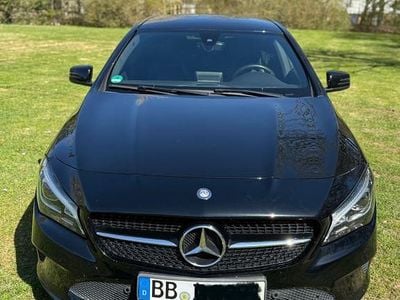 Gebraucht Mercedes CLA180 Shooting Brake Urban 122 PS (89 kW) 2016 Schwarz Kombi