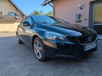 Usata Volvo V40 150 CV (110 kW) 2015 Nero Berlina