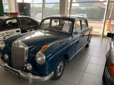 Second-hand Mercedes 220 101 CP (74 kW) 1956 Albastru Berlinǎ