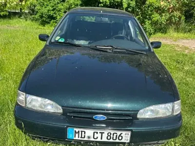 Używany Ford Mondeo 111 KM (81 kW) 1996 Czarny Sedan/Limuzyna