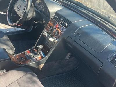 Usata Mercedes 230 150 CV (110 kW) 1996 Rosso Berlina