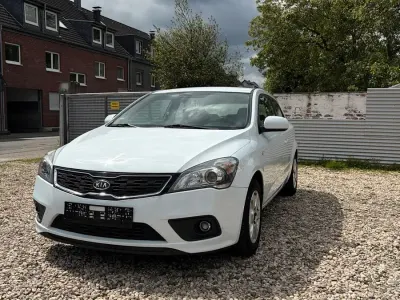 Używany Kia ProCeed 90 KM (66 kW) 2012 Biały Hatchback