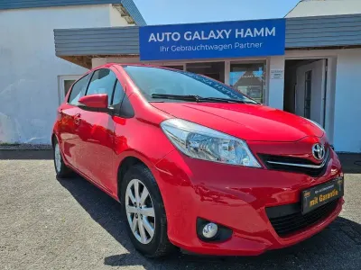 Gebraucht Toyota Yaris Cool 69 PS (50 kW) 2013 Rot Kleinwagen