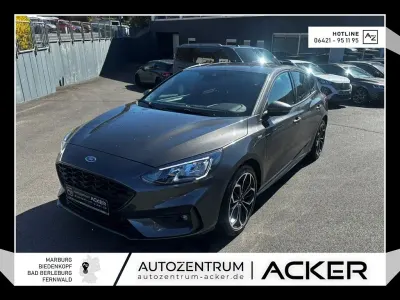 Używany Ford Focus ST-Line 125 KM (91 kW) 2022 Szary Sedan/Limuzyna