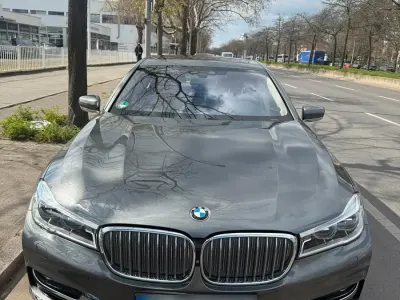Gebraucht BMW 750L 449 PS (330 kW) 2015 Grau Limousine