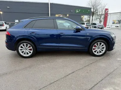 Second-hand Audi Q8 S-Line 340 CP (250 kW) 2022 Albastru SUV