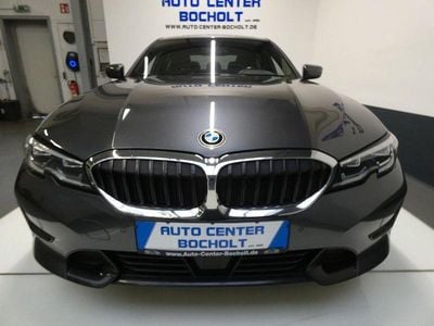 Grau Gebraucht 2020 BMW 330e Sport Line Limousine | 23.900 € (Fairer Preis)