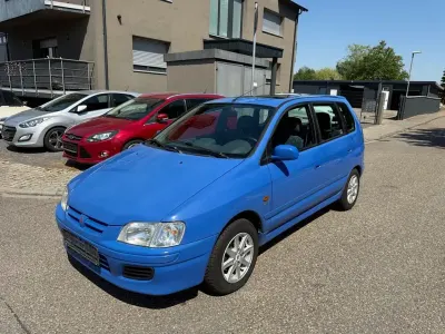 Gebraucht Mitsubishi Space Star 122 PS (89 kW) 1999 Blau Van / Kleinbus
