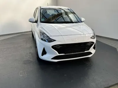 Gebraucht Hyundai i10 Trend 63 PS (46 kW) 2025 Atlas white / sol Kleinwagen