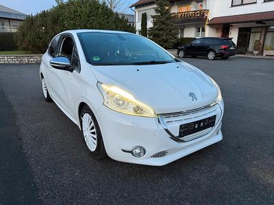 Gebraucht Peugeot 208 Allure 120 PS (88 kW) 2012 Weiß Kleinwagen
