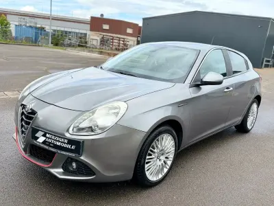 Gebraucht Alfa Romeo Giulietta Super 120 PS (88 kW) 2011 Grau Kleinwagen
