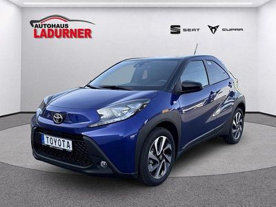 Neu Toyota Aygo X 72 PS (52 kW) 2025 8y8)/ black mica (209) (blau SUV