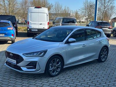 Gebraucht Ford Focus ST-Line 155 PS (114 kW) 2025 Moondust silver Limousine