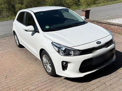 Usata Kia Rio DREAM-TEAM Edition 84 CV (61 kW) 2017 Bianco Utilitaria