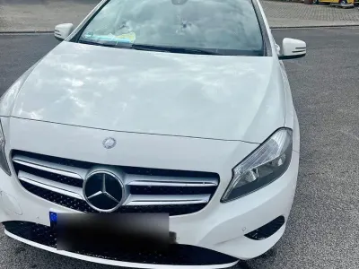 Gebraucht Mercedes A180 Urban 122 PS (89 kW) 2013 Weiß Limousine