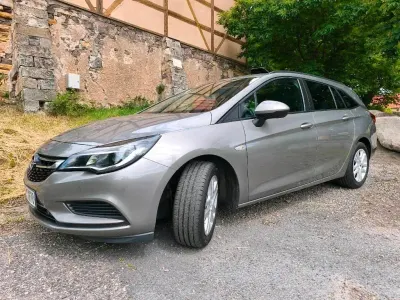 Gebraucht Opel Astra Edition 125 PS (91 kW) 2016 Grau Kombi