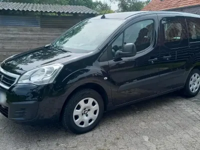 Gebraucht Peugeot Partner Tepee 110 PS (80 kW) 2018 Schwarz Van / Kleinbus