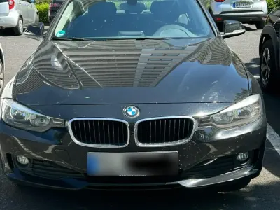 Gebraucht BMW 318 2012 Schwarz Limousine