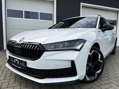Weiß Gebraucht 2025 Skoda Superb SportLine Kombi | 46.450 € (Fairer Preis)