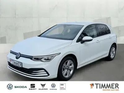 Gebraucht VW Golf VIII Life 131 PS (96 kW) 2023 Weiß Limousine
