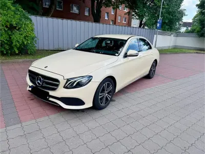 Gebraucht Mercedes E200 Avantgarde 160 PS (117 kW) 2020 Beige Limousine