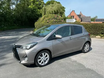 Gebraucht Toyota Yaris Hybrid Club 75 PS (55 kW) 2014 Limousine