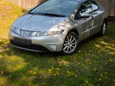 Käytetty Honda Civic 140 HP (102 kW) 2008 Hopea Viistoperä