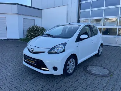 Second-hand Toyota Aygo Cool 68 CP (50 kW) 2014 Alb Hatchback