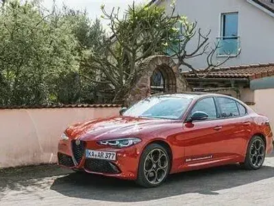 Gebraucht Alfa Romeo Giulia 280 PS (205 kW) 2026 Rot Limousine