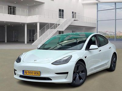 Begagnad Tesla Model 3 Standard Range 225 kW (306 HK) 2021 Vit Sedan