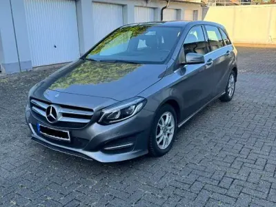 Używany Mercedes B200 156 KM (114 kW) 2015 Szary Minivan
