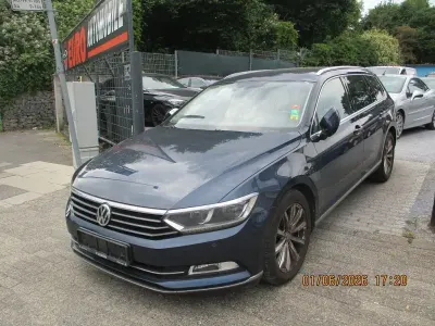 Gebraucht VW Passat Highline 179 PS (131 kW) 2015 Blau Kombi