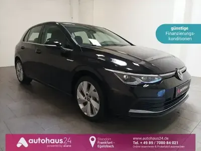 Używany VW Golf VIII Style 131 KM (96 kW) 2023 Czarny Sedan/Limuzyna