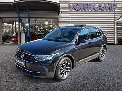 Gebraucht VW Tiguan Life 150 PS (110 kW) 2022 Deep black perleffekt (metallic) SUV