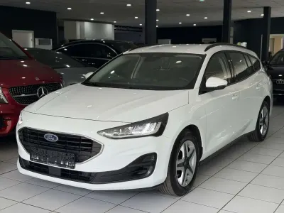 Gebraucht Ford Focus 120 PS (88 kW) 2023 Frozen white Kombi