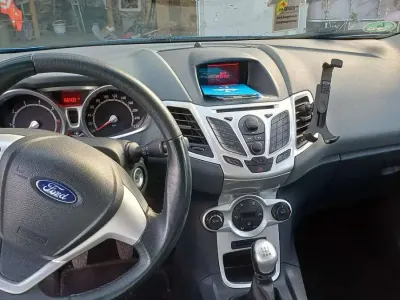 Gebraucht Ford Fiesta Titanium 82 PS (60 kW) 2011 Blau Limousine