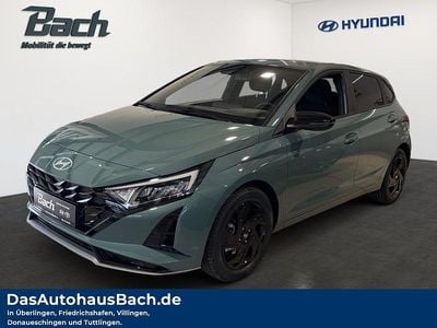 Neu Hyundai i20 Blackline 90 PS (66 kW) 2026 Mangrove green Kleinwagen