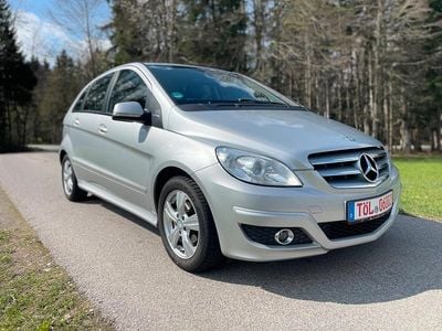Gebraucht Mercedes B180 116 PS (85 kW) 2011 Silber Van / Kleinbus