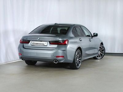 Skyscraper grau metallic Gebraucht 2024 BMW 330 Shadowline Limousine | 45.590 € (Fairer Preis)