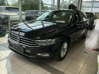 Gebraucht VW Passat Business 150 PS (110 kW) 2023 Deep black Kombi